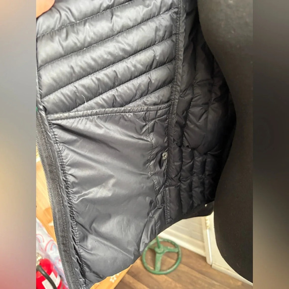 Abercrombie and Fitch Black Puffer Jacket - Picture 3 of 8